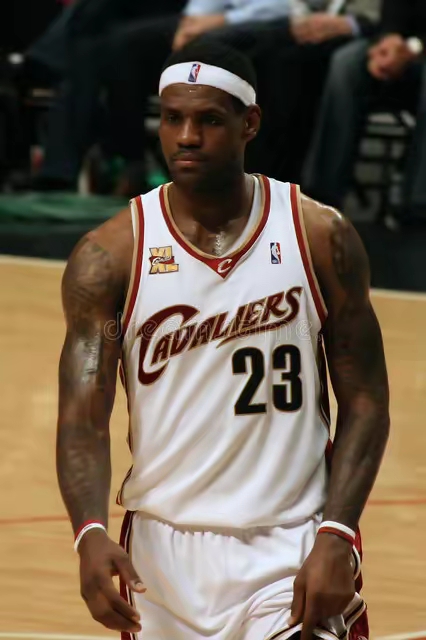 开云棋牌詹姆斯迎来三赛季高光表现，西班牙队球迷沸腾！的简单介绍