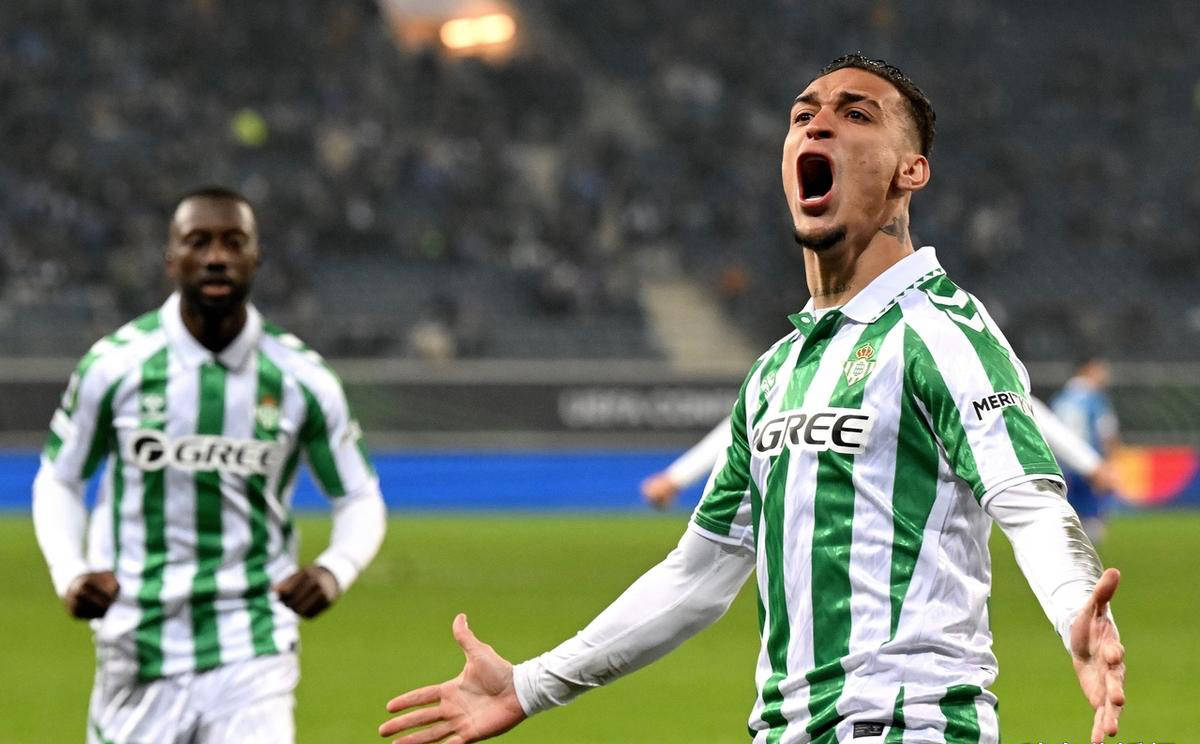 英超今晚走向成谜；圣安东尼奥马刺刷新队史纪录；态度坚定；资深球员宣示担当的简单介绍