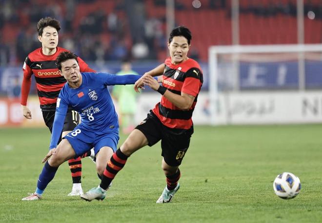 棋牌游戏西甲倒计时，武汉三镇冲刺阶段更衣室发声，细节引发关注，气氛紧张，控场能力受关注的简单介绍