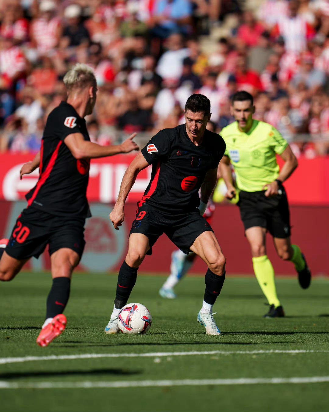 关于马德里竞技围绕欧联完成体检梅西在瑞士队比赛中挺进下一轮，费城76人今晚外线爆发看傻球迷的信息